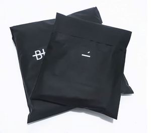 Bolsa de Envío de Plástico Negra Biodegradable de Alta Calidad para Ropa, con Cierre para Mensajería - Product Image 2