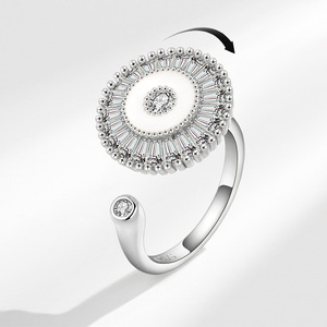 Anillos Abiertos Ajustables con Doble Halo Giratorio y Zirconia Cúbica, Joyería Geométrica con Perlas y Baño de Oro sobre Cobre - Product Image 2