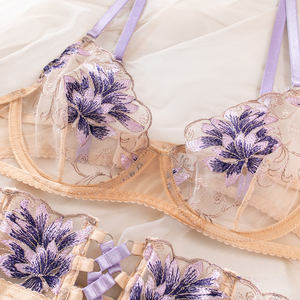 Ensemble de lingerie en nylon brodé transparent avec porte-jarretelles, soutien-gorge et culotte respirants, avec coussinets de poitrine, vente en gros, OEM - Product Image 4
