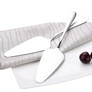 Spatule à gâteau en acier inoxydable, outil de pâtisserie polyvalent avec grattoir à gâteau en métal sans dents - Product Image 1