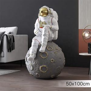 Escultura de astronauta de resina para interiores, decoración de fibra de vidrio, estatua de astronauta en La <span class=keywords><strong>Luna</strong></span>, figurita de estación <span class=keywords><strong>espacial</strong></span>, escultura para Decoración - Product Image 2