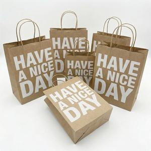 Bolsa de Compras de Papel Kraft Blanca y Marrón con Asas Retorcidas e Impresión de Logotipo - Product Image 1