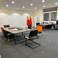 Dalles de moquette carrées en PVC pelucheux antidérapantes, ignifuges et écologiques de haute qualité 50x50cm pour usage commercial, bureaux et hôtels