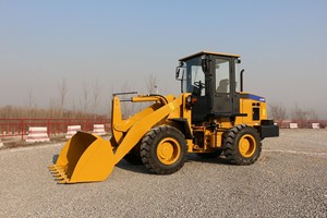 Mini Cargadora de Ruedas Compacta de 1.8 <span class=keywords><strong>Toneladas</strong></span> con Acoplador Rápido 618D, Horquilla para Paletas para Agricultura y Manejo de Materiales - Product Image 3