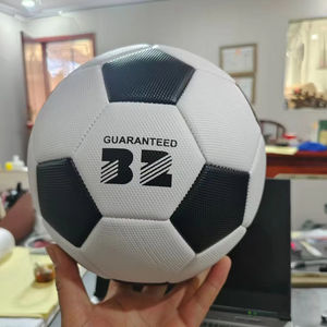 Ballon de football taille 5 avec doublure PV anti-explosion, cousu à la machine, motif de logo personnalisable - Product Image 1