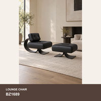 Fauteuil d'appoint moderne en similicuir avec repose-pieds et base métallique incurvée pour salon et hôtel