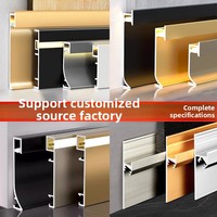 Lumière LED en alliage d'aluminium montée en surface sous la ligne de plinthe de cuisine luisante avec encart intégré caché pour plinthe