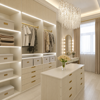 Système de dressing modulable verrouillable sur mesure, armoire en MDF à lattes couleur crème, poignée dorée, étagère LED, îlot de rangement, mobilier de dressing