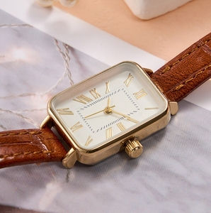 Échelle romaine vintage petit cadran <span class=keywords><strong>rectangulaire</strong></span> Niche tempérament étudiant ceinture en cuir <span class=keywords><strong>montre</strong></span> à quartz pour <span class=keywords><strong>femme</strong></span> - Product Image 4