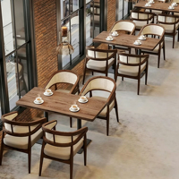 Ensemble de table et chaises de salle à manger en bois massif avec banquette, mobilier de restaurant moderne et minimaliste pour café et hôtel bistro