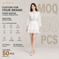 Robe Courte Blanche Femme à Manches Bouffantes, Dentelle Broderie Anglaise, Ourlet Volanté Superposé, Idéale pour Rendez-vous Romantique, Fabricant OEM Personnalisé