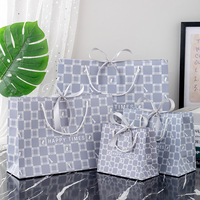 Sacs cadeaux en papier blanc écologiques portables en gros avec poignée en corde pour les faveurs de mariage, l'usage quotidien et l'emballage de détail