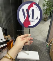 Support d'affichage de logo en acrylique personnalisé avec base ronde et rectangulaire, design moderne pour la signalisation des magasins de détail et l'identité de marque