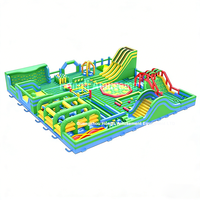Parc d'attractions gonflable en PVC personnalisable avec château coloré de taille personnalisée, parcours d'obstacles pour une utilisation en extérieur