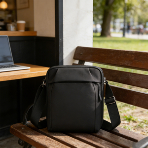 Sacs bandoulière personnalisés en gros avec logo, grande capacité, unisexe, légers et confortables, sac messager de haute qualité en tissu Oxford - Product Image 5