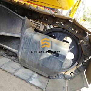 Excavatrice sur chenilles KOMATSU PC130 d'occasion, idéale pour le jardinage, l'aménagement paysager et les travaux agricoles de petite envergure - Product Image 4