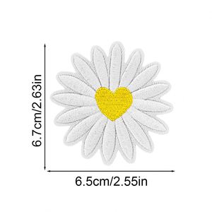 แผ่นปักลายดอกเดซี่สีขาวสดใสแบบรีดติดเสื้อผ้า กระเป๋าเป้สะพายหลัง สำหรับตกแต่ง - Product Image 2