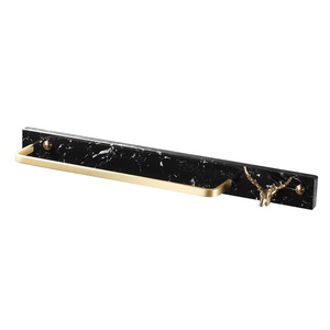 Toallero de barra estándar negro con efecto mármol dorado, de barra única, montado en la pared, para baño, con gancho con diseño de animal - Product Image 5