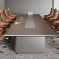 Ensemble de table et de chaises de conférence exécutives élégantes et haut de gamme pour salles de réunion, mobilier de bureau pour espaces de travail haut de gamme