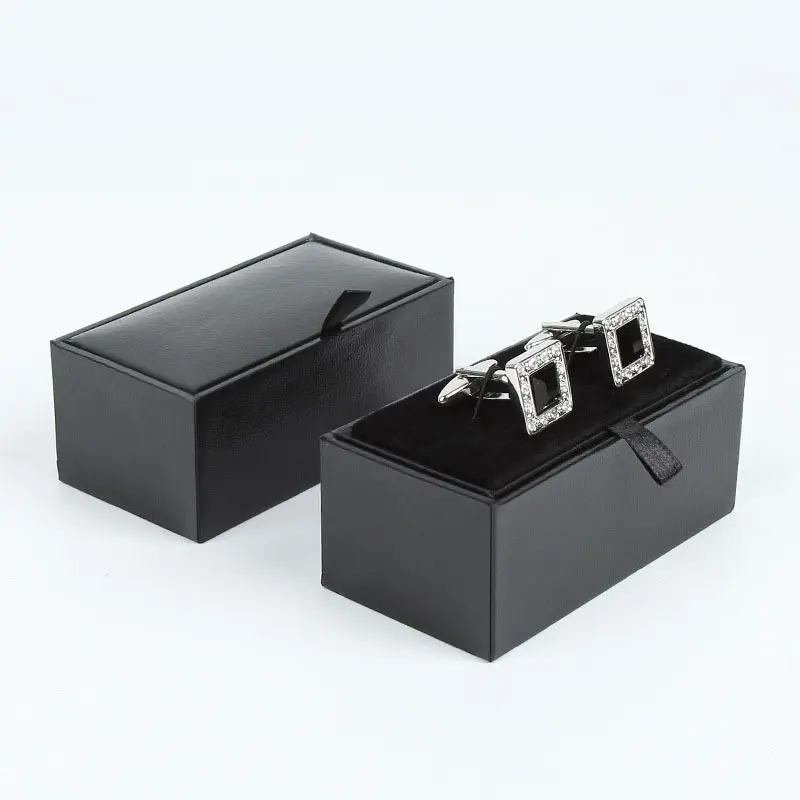 Fabrika erkekler hediye için toptan özel Logo kol düğmeleri kutuları fantastik PU deri siyah plastik kağıt takı kol düğmesi ambalaj kutusu