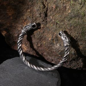 Gioielli Storici all'Ingrosso: Bracciale da Uomo in Acciaio Inossidabile 316L, Bracciale Vichingo con Lupo, Gioielli da Polso - Product Image 4