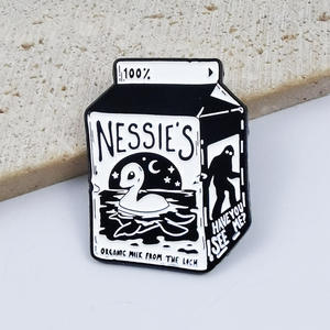 Broche de Cartón de Leche Dibujado a Mano en Blanco y Negro con Lindo Patrón de Monstruo Acuático de Dibujos Animados, Insignia de Aleación, Accesorio de Ropa, En Stock - Product Image 2