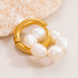 Aros con Colgantes de Perlas de Agua Dulce, Chapados en Oro de 18K, Acero Inoxidable, Aretes para Uso Diario de Mujer - Product Image 1