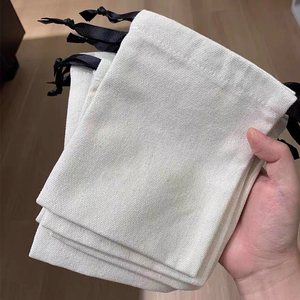Vente en gros de petits sacs d'emballage en coton biodégradable personnalisés pour bracelets, bagues, boucles d'oreilles, certifiés GOTS - pour cadeaux - Product Image 5