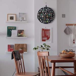 Organizador de Pared Redondo con Ganchos para Broches y Alfileres, Sistema de Fieltro Personalizable - Product Image 5