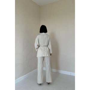 Conjunto de Kimono y Pantalones Formales Color Beige para Mujer, Disponible en Tallas XS y XXS, Venta al Por Mayor - Product Image 1