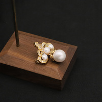 Perlenbrosche mit Perlen-Tropfen-Detail für Abendgarderobe, Gala, Roter Teppich, Formelle Anlässe, Luxuriöser High-End-Schmuck