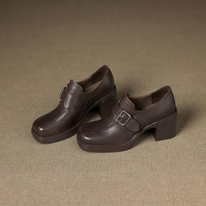 Chaussures à talons hauts pour femmes en cuir de vache fabriquées en Chine, automne/hiver - Chaussures confortables et de créateur haut de gamme - Product Image 6