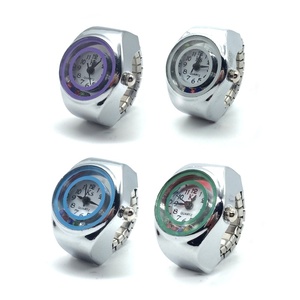 Relojes de Anillo Retro con Esfera de Números Romanos, Correa Elástica de Aleación, Mini Reloj de Dedo de Cuarzo para Mujeres, Hombres y Parejas - Product Image 5
