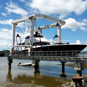 Grúa pórtico marina fiable de 30-100 toneladas con altura de elevación de 20m, motorizada para operaciones de posicionamiento de embarcaciones en astilleros - Product Image 1