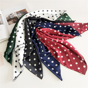 Bandana Quadrata Stampata Genya 50*50cm, Foulard Decorativo in Poliestere, Bandana <span class=keywords><strong>per</strong></span> <span class=keywords><strong>Capelli</strong></span> da <span class=keywords><strong>Donna</strong></span> - Product Image 4