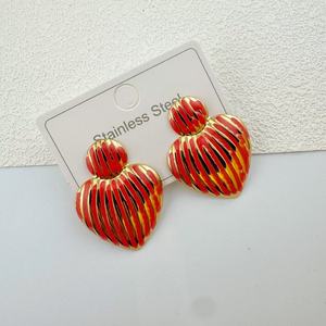 Nouvelles Boucles d'Oreilles Cœur en Acier Inoxydable Plaqué Or Effet Goutte d'Huile Tendance 2026 - Boucles d'Oreilles Anniversaire Tendance pour la Vente en Gros - Product Image 4
