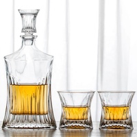 Juego de decantador de whisky de cristal sin plomo al por mayor con 4 vasos de whisky antiguos para licor Bourbon
