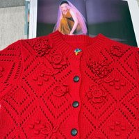 Cardigan tricoté à manches longues et col rond pour femme avec motif crochet 3D + dentelle, couleur rouge chinois, style Nouvel An