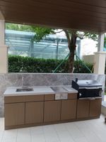 Table de barbecue d'extérieur en aluminium avec pierre, barbecue au charbon de bois intégré, surface de cuisson facile à assembler pour