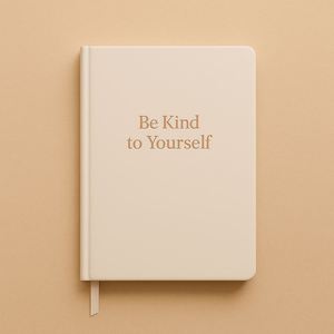 Diario A5 con Copertina Rigida in Ecopelle 'Be Kind to Yourself' per Cura Personale, Riflessione Quotidiana e Gratitudine, Regalo per la Salute Mentale - Product Image 1
