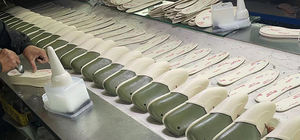 Женские атласные тапочки с закрытым носком - Product Image 5