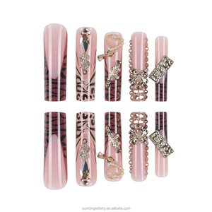Ongles artificiels longs de qualité supérieure, imprimé léopard, ornés de diamants et de nœuds, style industrie lourde européenne et américaine - Product Image 2