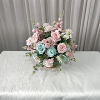 Vente flash : Boule de fleurs vert menthe et rose de 35 cm, petit centre de table pour la décoration de table de mariage