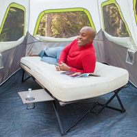 Lit d'appoint gonflable Queen-Size combiné, matelas gonflable pliable, cadre en acier allié, table latérale, pompe à batterie incluse, idéal pour le camping en plein air