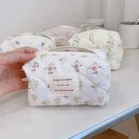 Trousse de maquillage en coton personnalisée trousse beauté mignonne matelassée trousse de toilette pour femmes fermeture éclair organisateur voyage sacs à cosmétiques gonflés