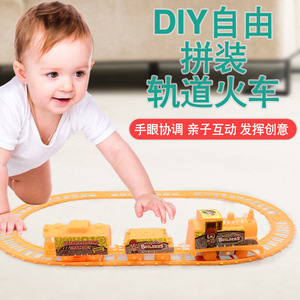 City Builder - Juego de tren eléctrico de 40 x 26 cm con vagones para niños de 4 a 6 años, juguete de plástico - Product Image 2