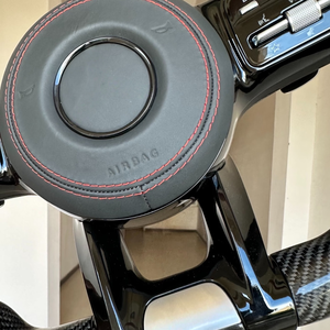 Volant en carbone Mercedes adapté pour la modification et la mise à niveau des classes C/E/S, ML320, CLS300, C200 - Product Image 5
