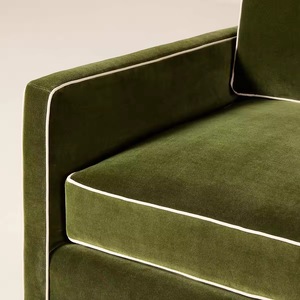 Sofá de <span class=keywords><strong>Terciopelo</strong></span> <span class=keywords><strong>Verde</strong></span> Oliva de Tres Plazas, Estilo Casual de Lujo, Diseño Moderno con Respaldo Recto y Patas de Metal Dorado, Ideal para Hoteles - Product Image 4