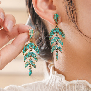 Boucles d'oreilles pendantes bohèmes en plumes, en alliage plaqué bronze antique, bijoux de fête pour femmes, boucles d'oreilles tendance - Product Image 2