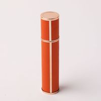 Nouveau design d'usine personnalisé de bouteille en verre rechargeable de pulvérisateur à brume fine en cuir atomiseur de parfum pour des coffrets de cadeaux